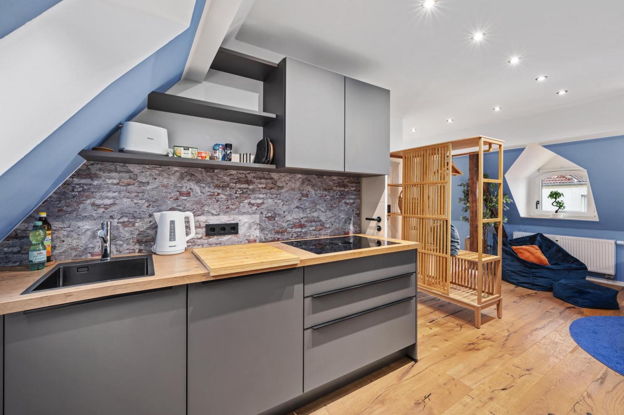 Edler Wohnraum Modernes Vorstadtstudio Mit Emma-Bett, Garten & Kaffeevollautomat 茨维考 外观 照片